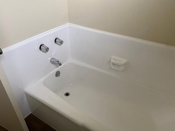 4th image of 1163 Winchester Ave #6