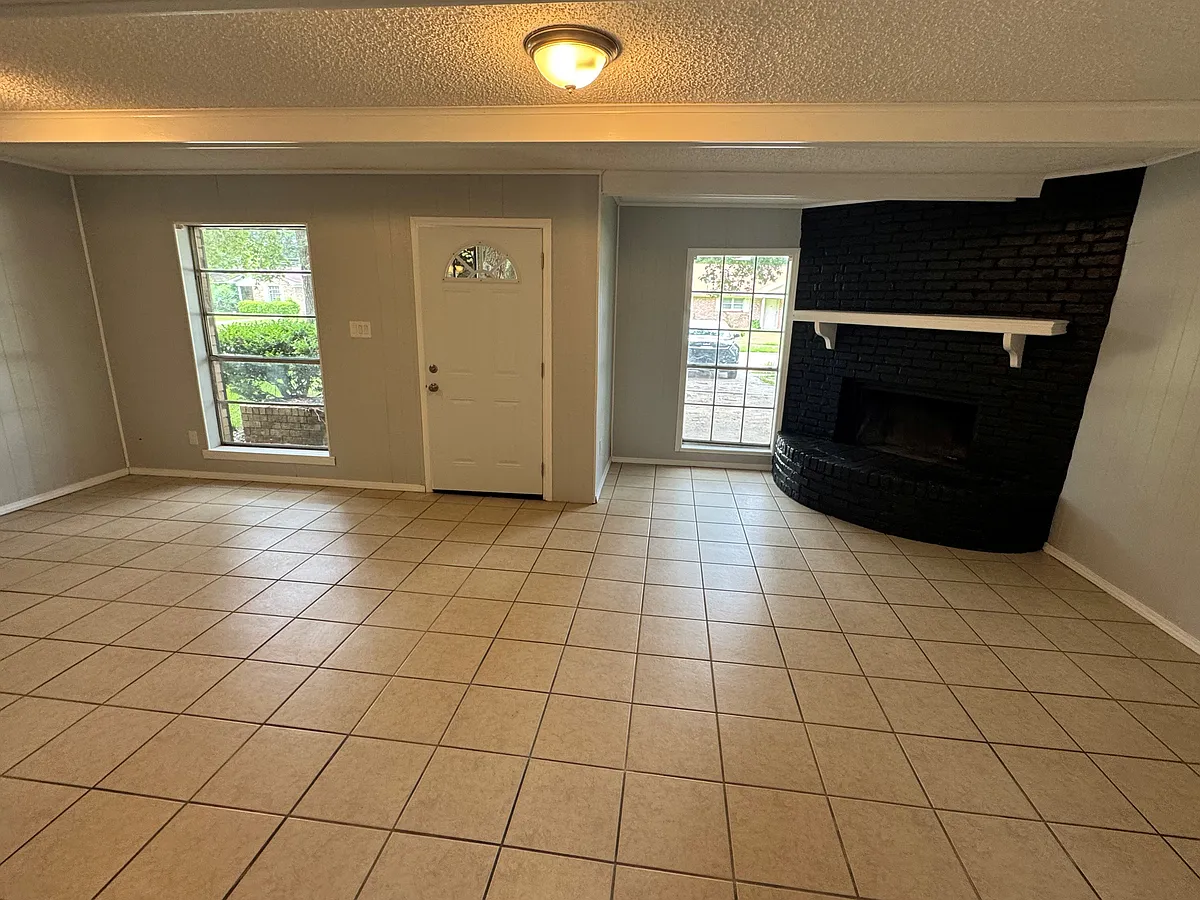 Living room - 3314 Red Bud Ln