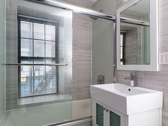 5th image of 292 Bedford Ave #19