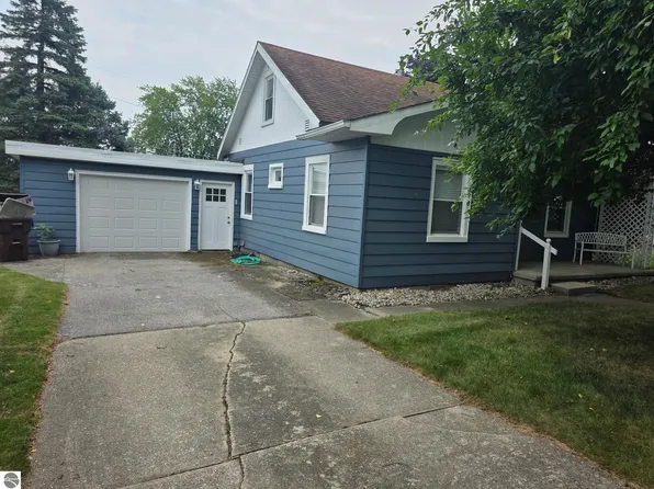 118 Davis St, Saint Louis, MI 48880