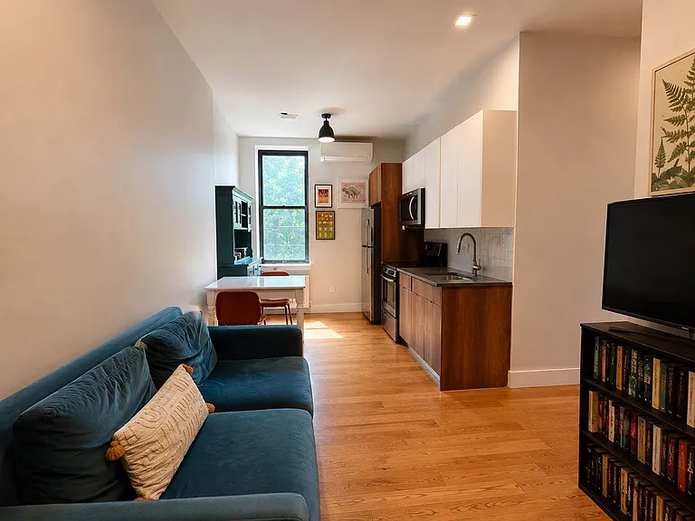 1082 Madison St #2 — Photo 6