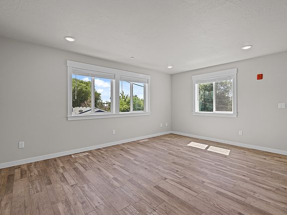 5th image of 431 2nd Ave N #5