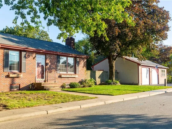 32 Upland Ave, East Greenwich, RI 02818