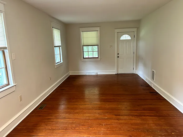 326 Tollgate Rd — Photo 14