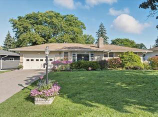 1465 Woodlynn Ave, Roseville, MN 55113