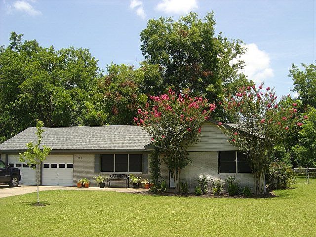 1st image of 404 Southern Oaks Dr