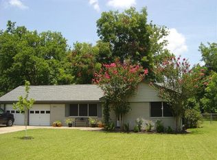 404 Southern Oaks Dr, Lake Jackson, TX 77566