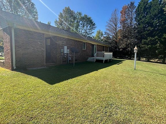 3rd image of 122 Colony Dr