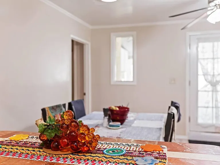 Dinning Table with 4 Chairs