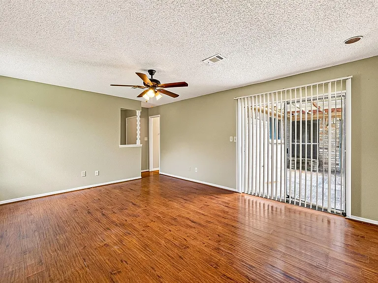 13847 Cherry Hollow Ln — Photo 37