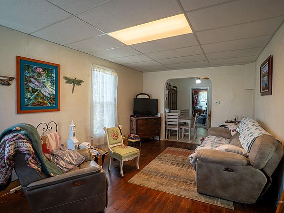 3rd image of 23 E 2nd Ave
