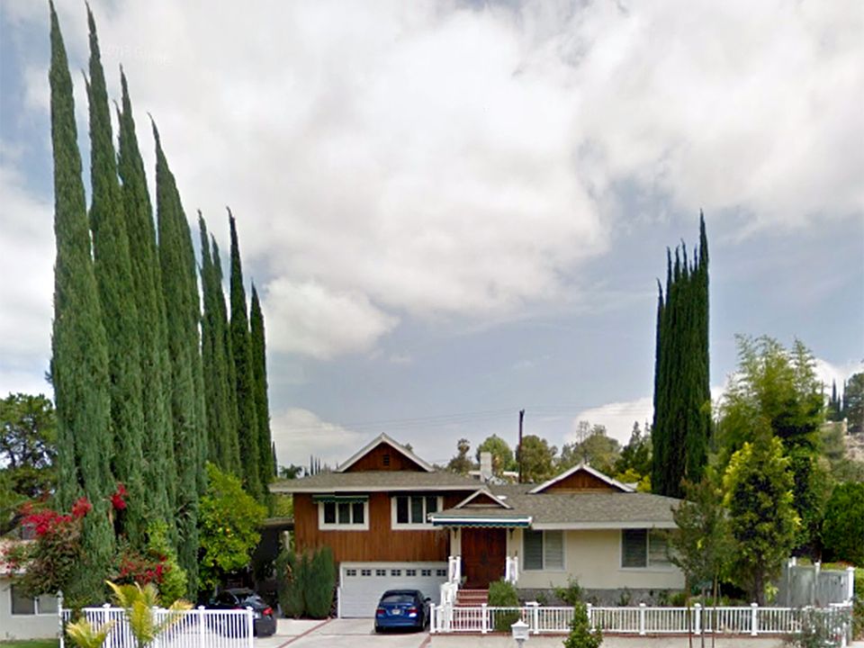 1st image of 22721 Mulholland Dr