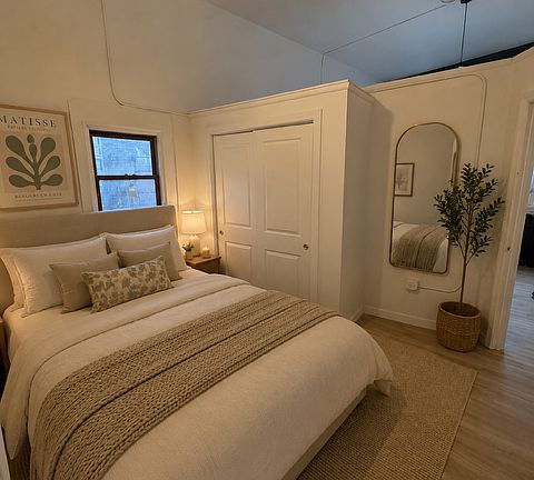 4th image of 1036 N California Ave #1R