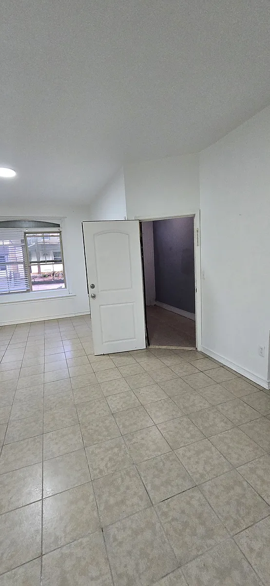 Building Photo - 1002 N 11th St #1A