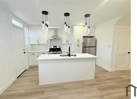 5 bed, 1545 sqft, $6,800 — Photo 2