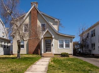 8 Washington Cir, West Hartford, CT 06119