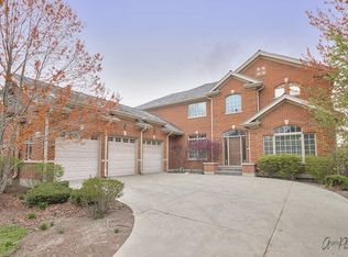 7233 Roxbury Ct, Long Grove, IL 60060