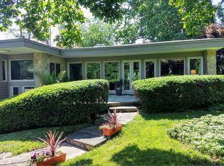 370 Sky Top Dr, Fairfield, CT 06825