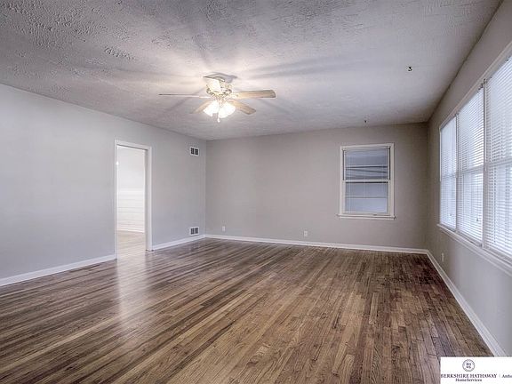 4th image of 1009 Parkway Dr