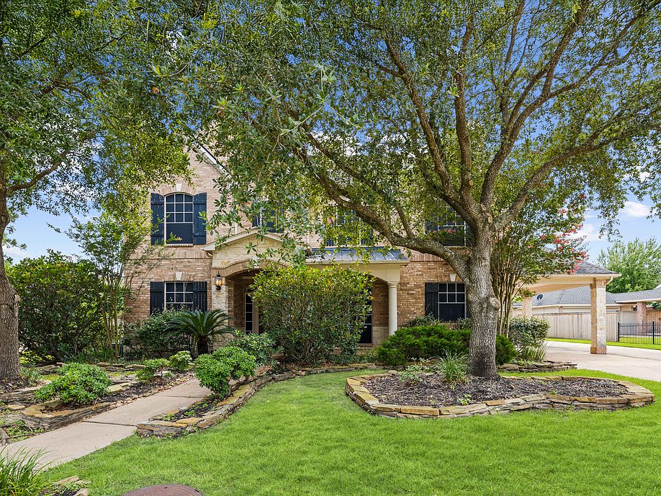 01-10311 Pitcataway Dr - 01_11zon_08182025