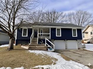 2513 NE Remington Ct, Blue Springs, MO 64014