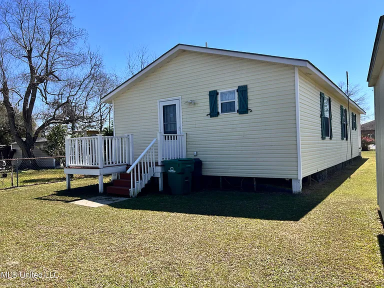 605 Victoria St — Photo 10