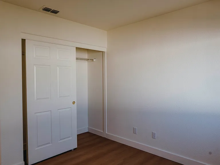 925 Magnolia Ct — Photo 7