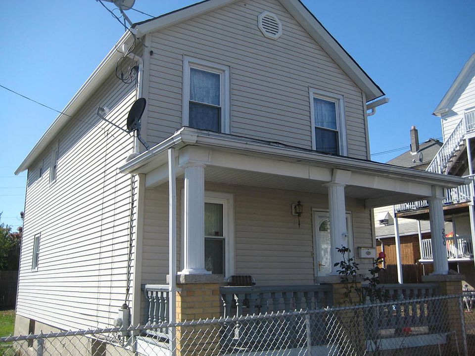 1st image of 200 Meyers St