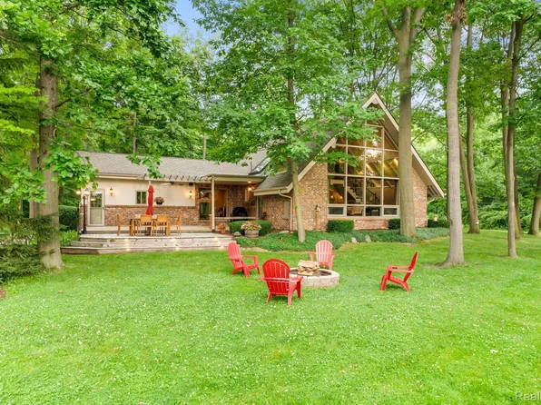 3374 Arden St, China, MI 48054