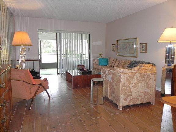 4th image of 2 Briarwood Circle #105