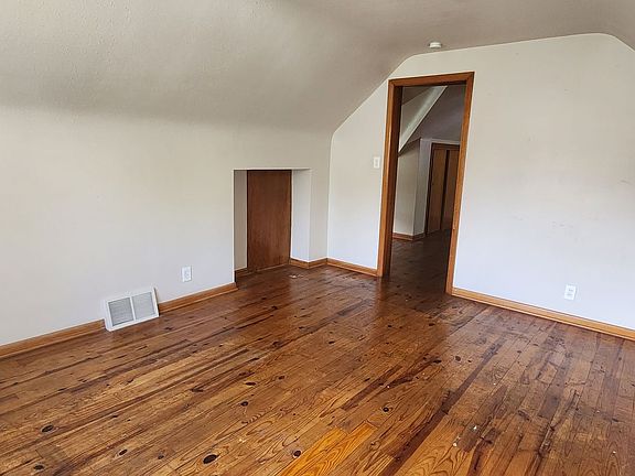 2nd image of 5409 Oakwood Ave