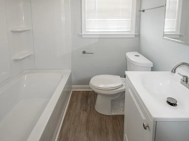 1208 W. Ocean View Apts — Photo 13