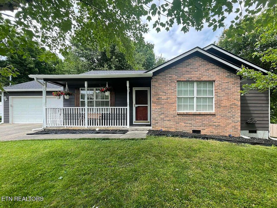 1st image of 8272 Oak Terrace Ln