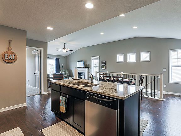 4th image of 804 NE Cherry Plum Dr