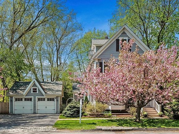 4th image of 20 Maple St