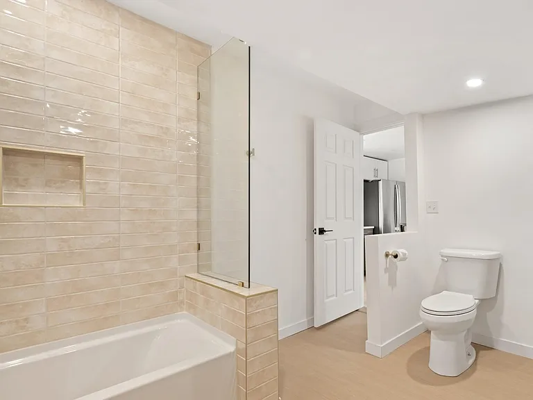 210 Monroe St — Photo 22
