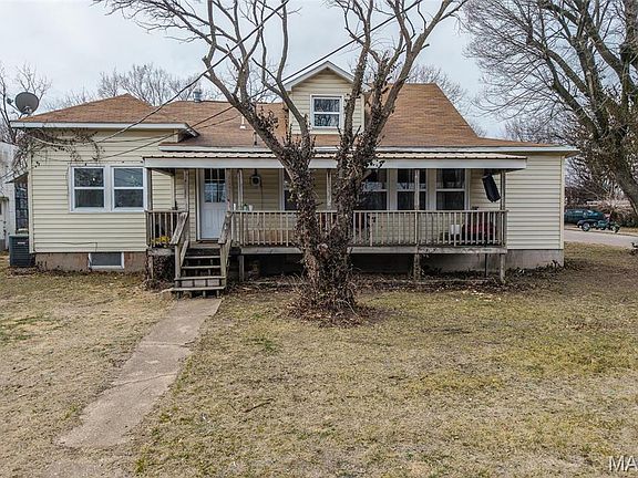 2nd image of 588 Locust St