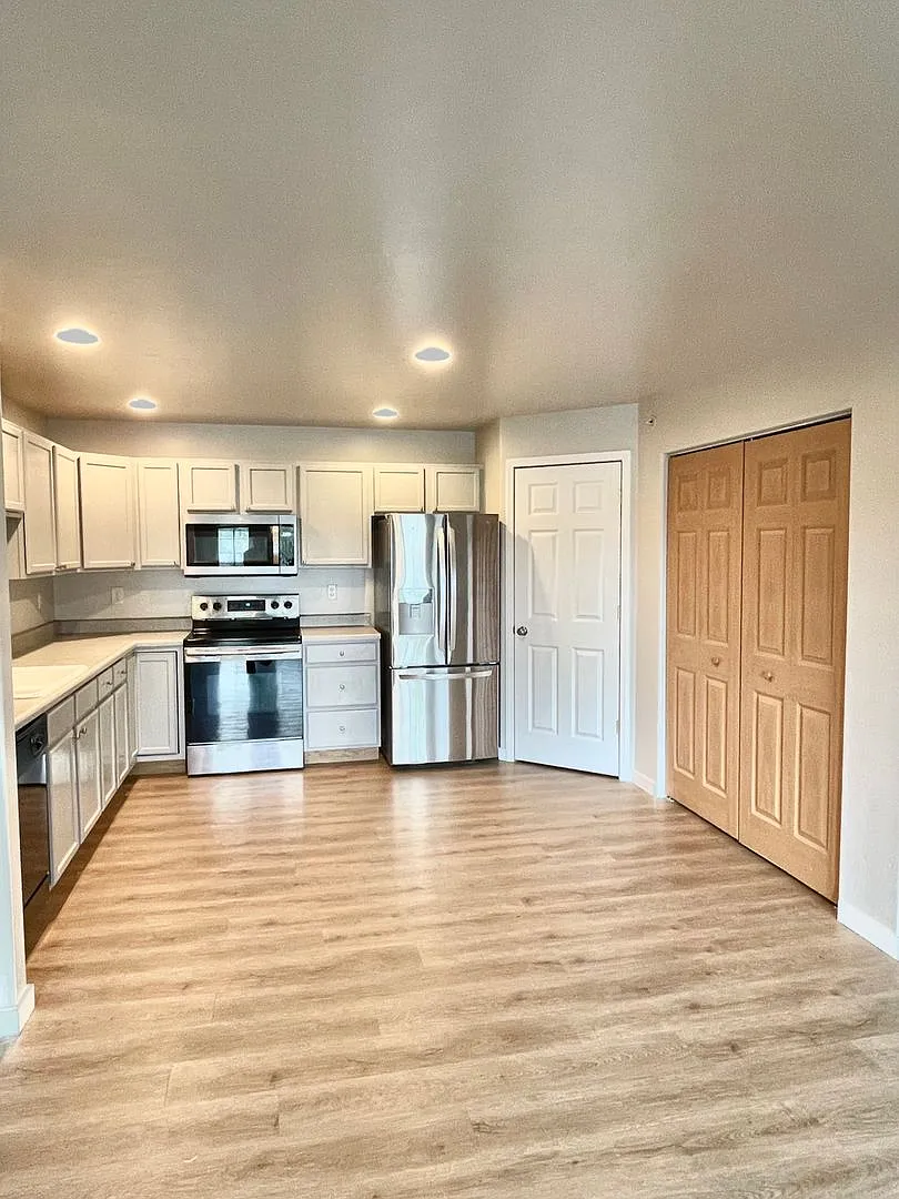 Newly remodeled 3 bedroom 2 bath condo — Photo 3