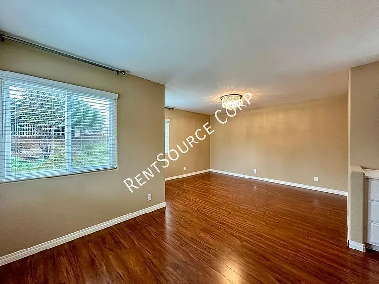 25823 Dickens Ct — Photo 19