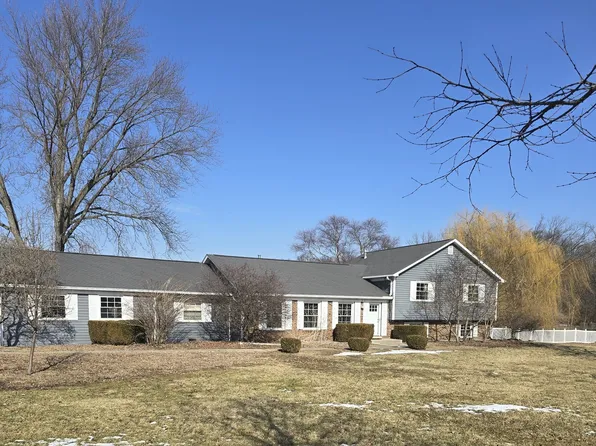 1848 E Marmion Pl, Crete, IL 60417