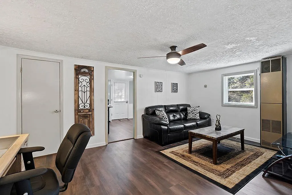 40 Collins Village Cir — Photo 1