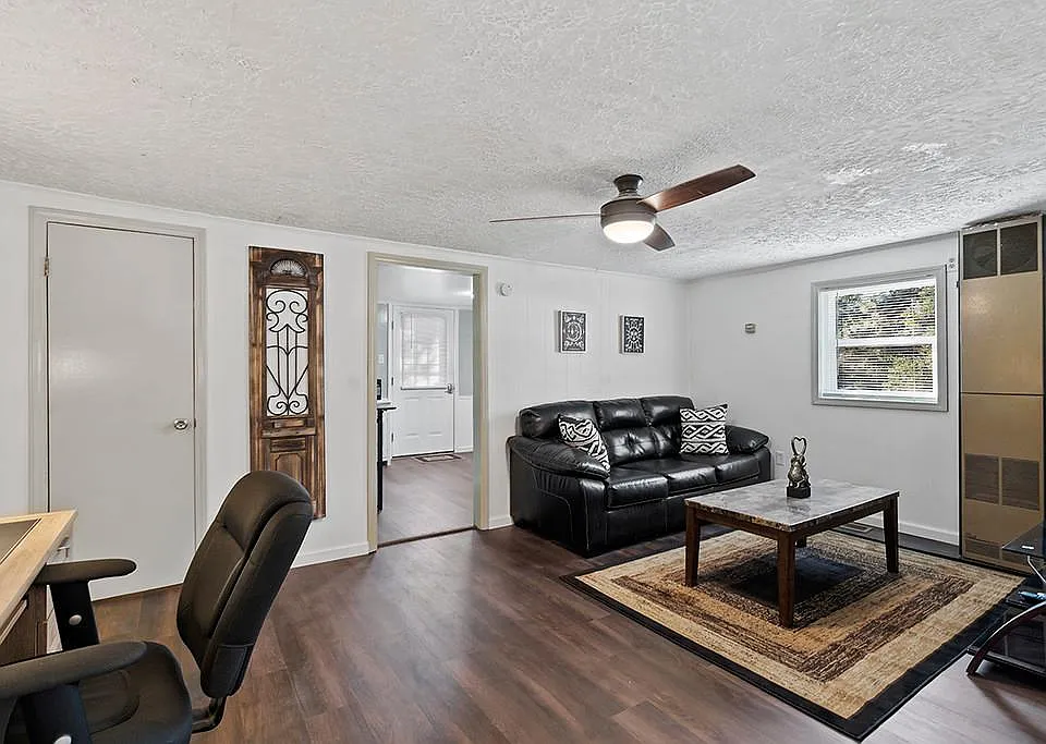 40 Collins Village Cir