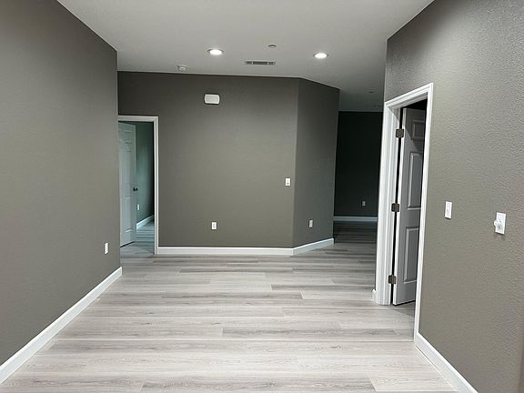 3rd image of 885 E Ash Street