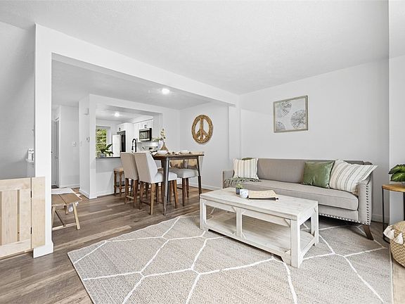 3rd image of 308 Redrome Cir W