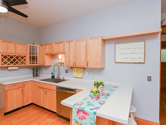 4th image of 627 Grand Ave APT 1