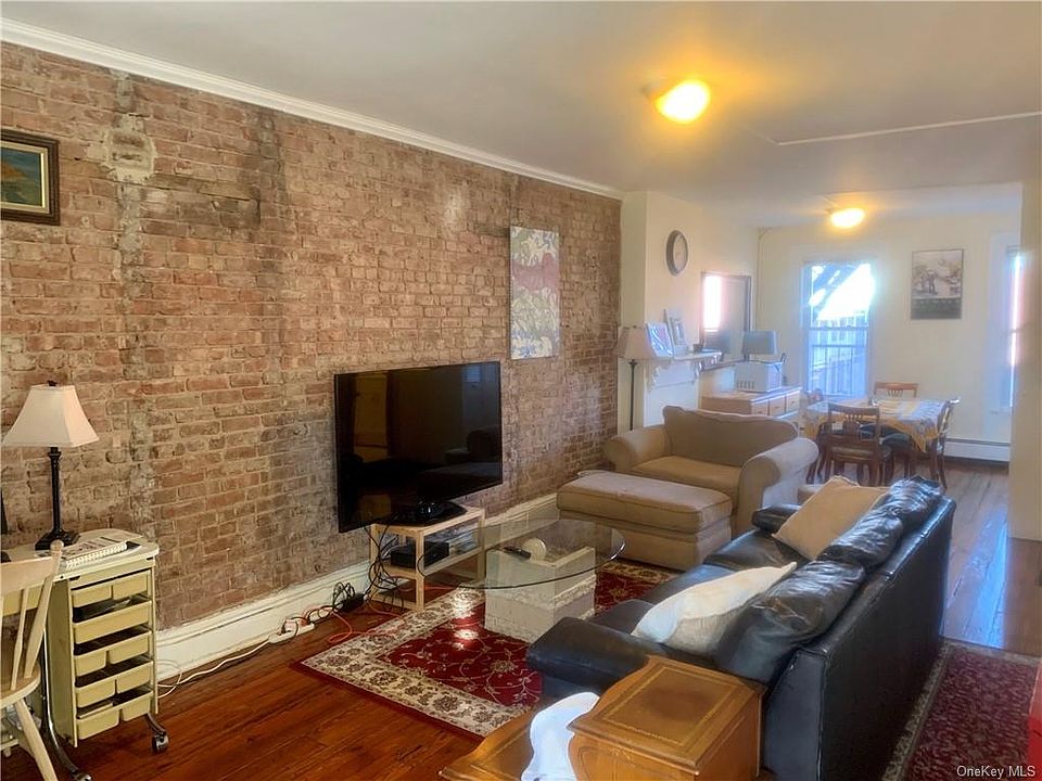 1st image of 118 Main St APT 3