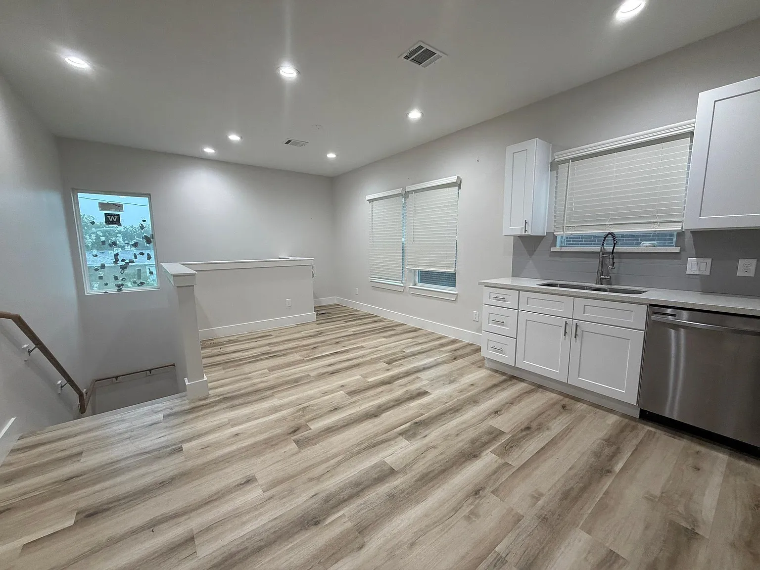 2 bed, 2.0 bath, 880 sqft, $1,850 — Photo 2
