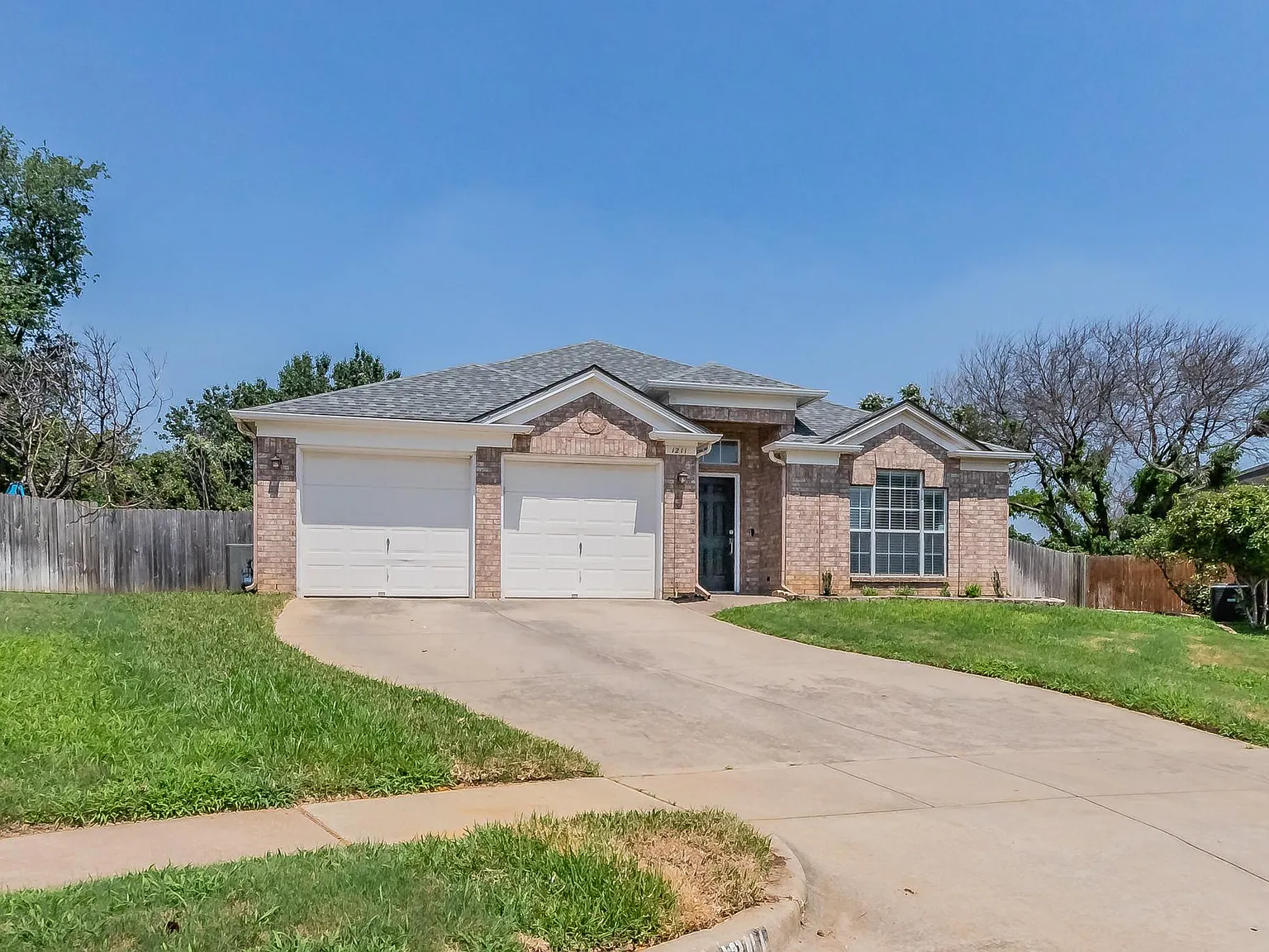 4 bed, 1857 sqft, $2,695 — Photo 2