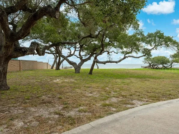 2 Royal Oaks Trl, Fulton, TX 78358