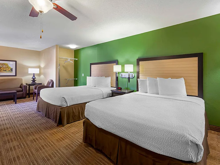Studio Suite - 2 Full Beds